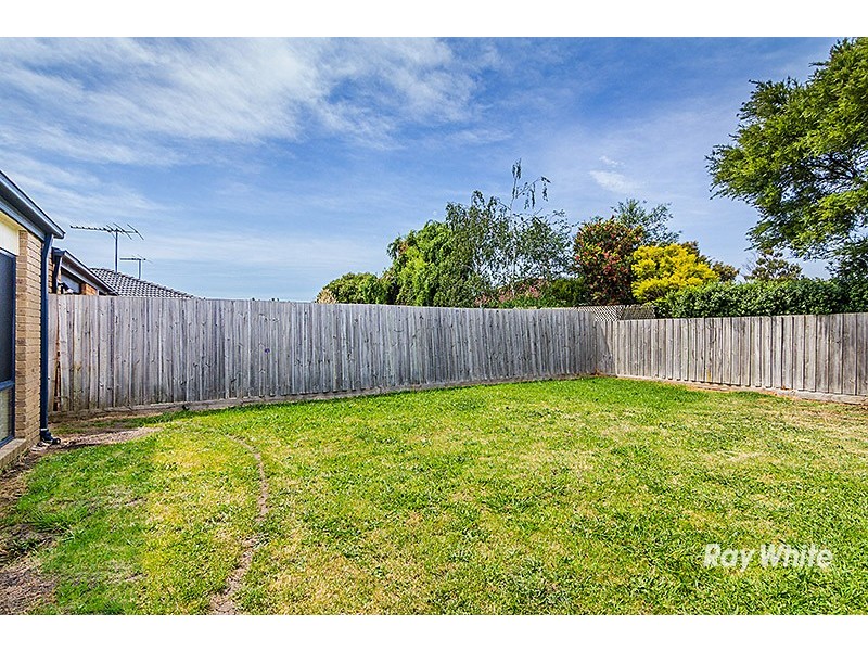25 Phoenix Avenue, Cranbourne VIC 3977