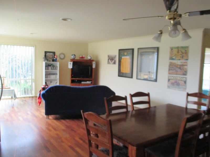 8 Exeter Place, Narre Warren South VIC 3805