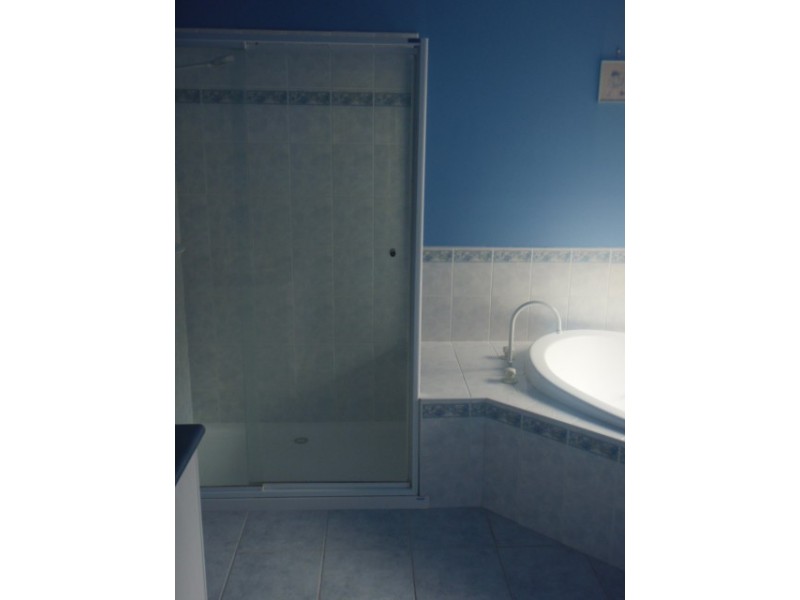 8 Exeter Place, Narre Warren South VIC 3805