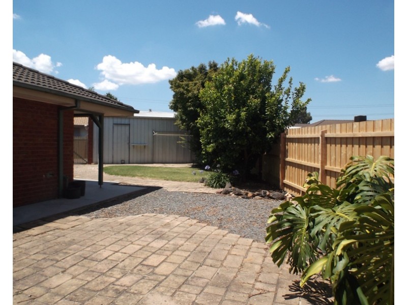 15 Manisa Place, Cranbourne VIC 3977