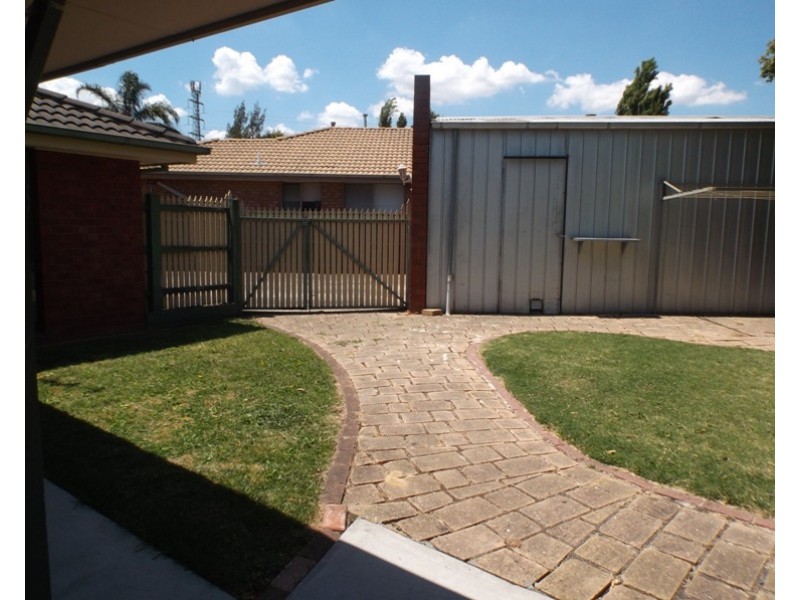 15 Manisa Place, Cranbourne VIC 3977