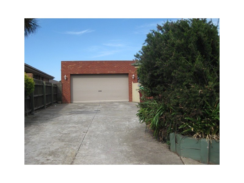 15 Manisa Place, Cranbourne VIC 3977