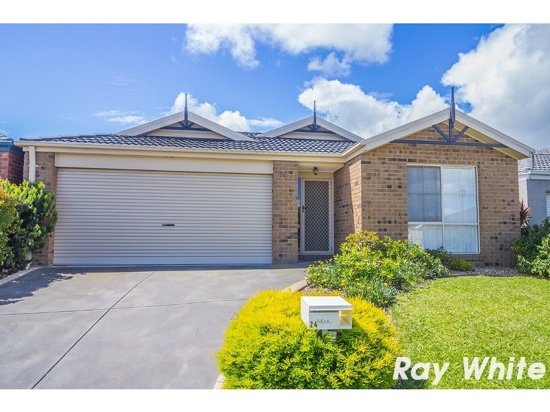24 Tyndall Street, Cranbourne East VIC 3977