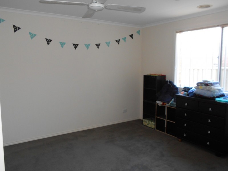 24 Tyndall Street, Cranbourne East VIC 3977