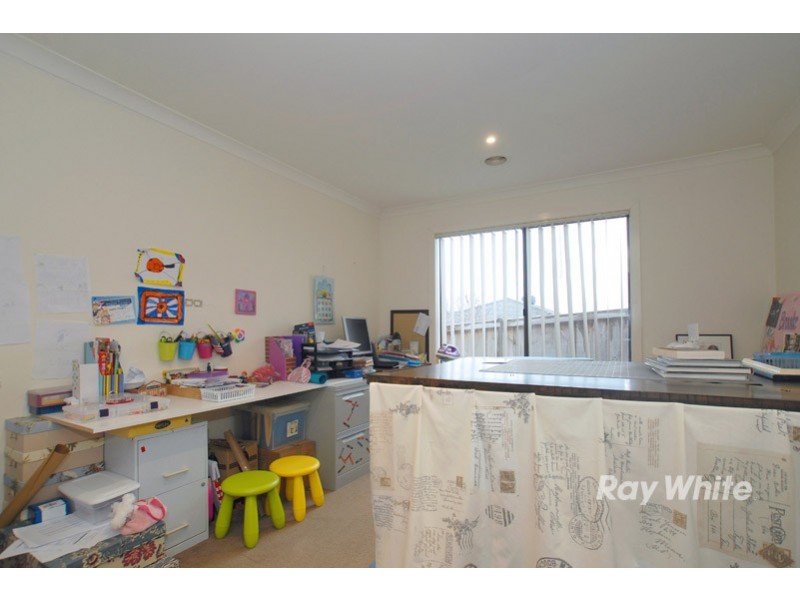 10 Devlin Place, Cranbourne North VIC 3977