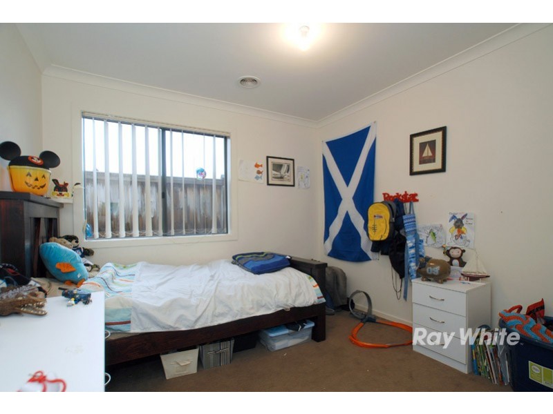 10 Devlin Place, Cranbourne North VIC 3977