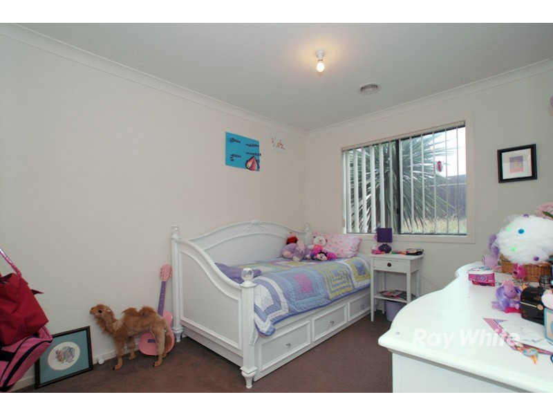 10 Devlin Place, Cranbourne North VIC 3977