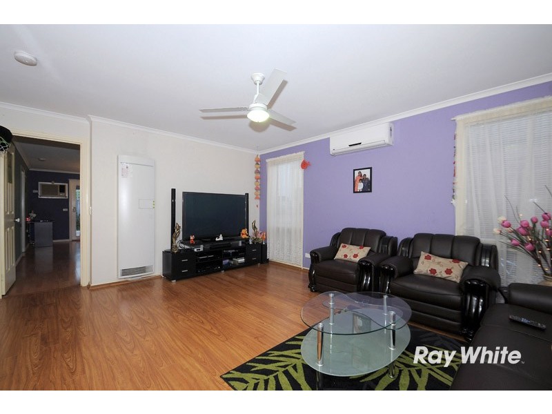 9 Parkside Mews, Cranbourne West VIC 3977