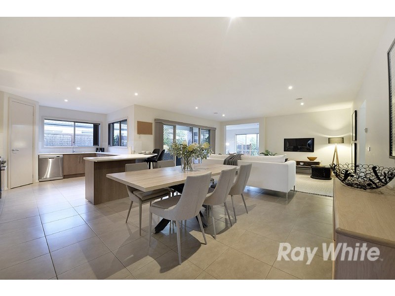 28 Melington Drive, Lyndhurst VIC 3975