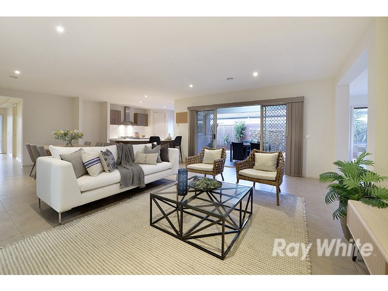 28 Melington Drive, Lyndhurst VIC 3975