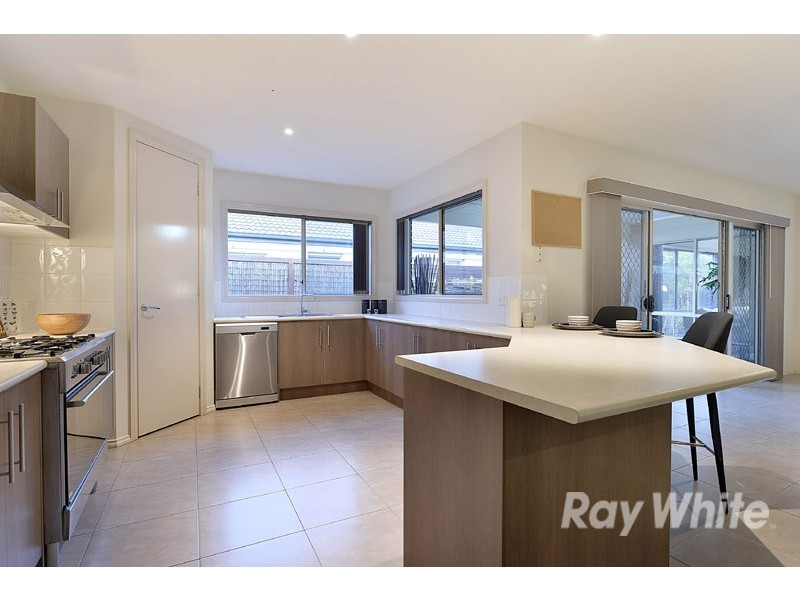 28 Melington Drive, Lyndhurst VIC 3975