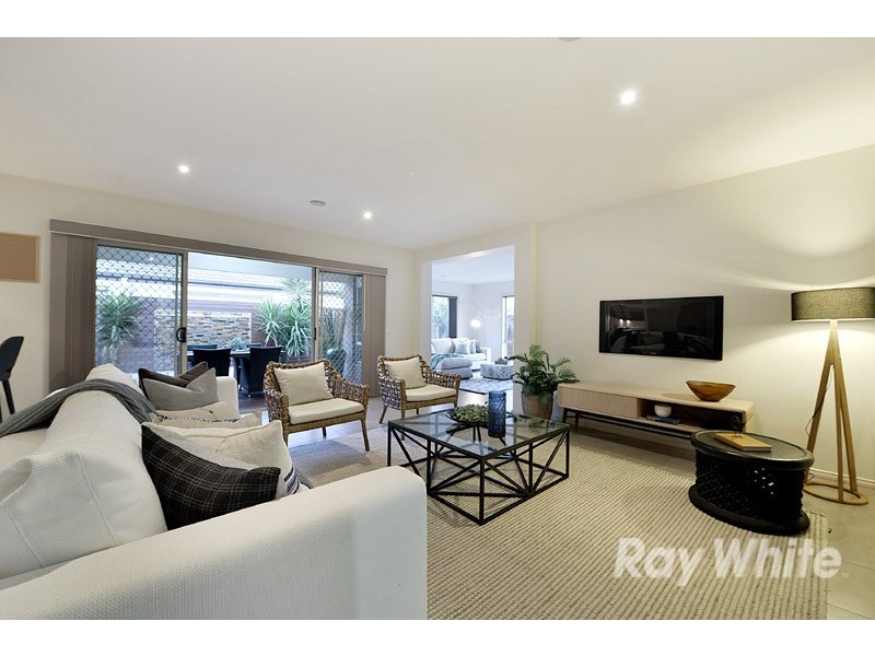 28 Melington Drive, Lyndhurst VIC 3975