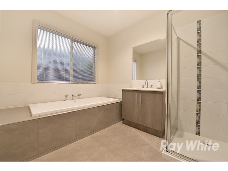 28 Melington Drive, Lyndhurst VIC 3975