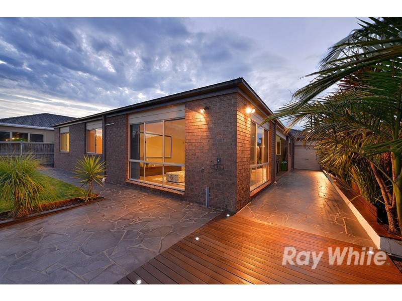 28 Melington Drive, Lyndhurst VIC 3975