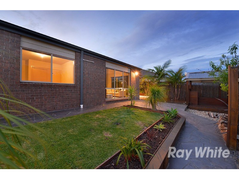 28 Melington Drive, Lyndhurst VIC 3975