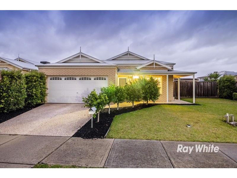 15 Ben Hall Street, Cranbourne East VIC 3977