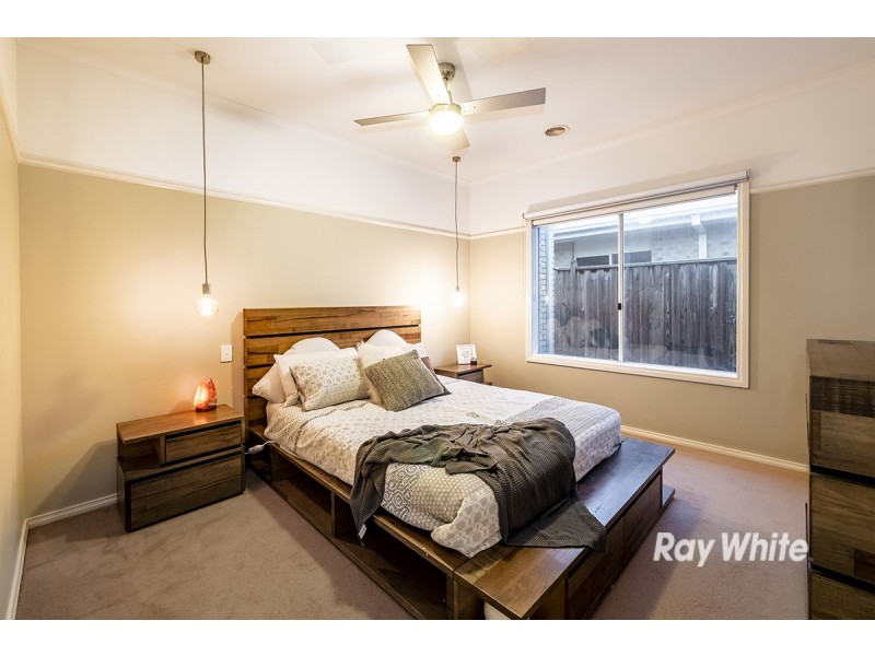 15 Ben Hall Street, Cranbourne East VIC 3977