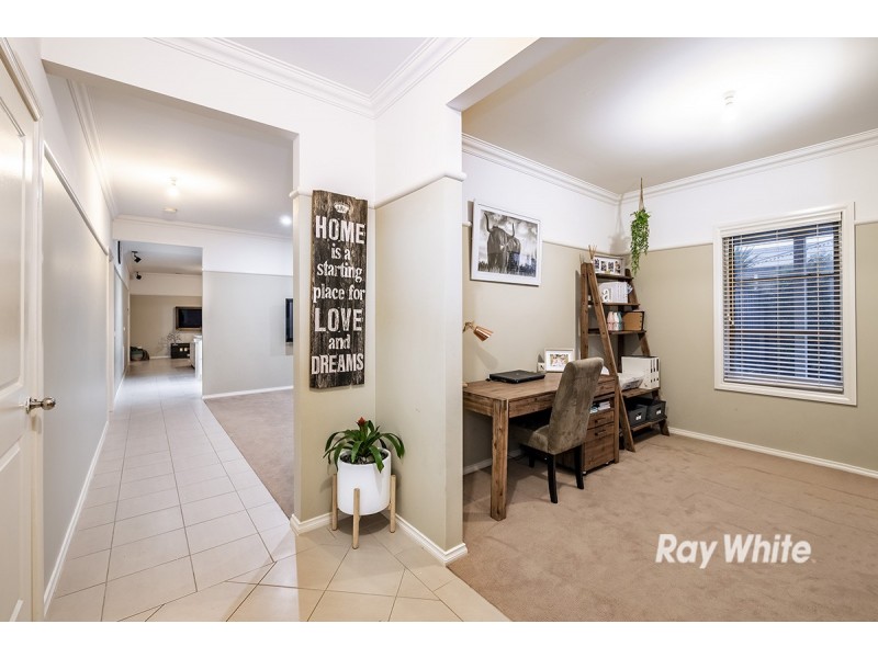 15 Ben Hall Street, Cranbourne East VIC 3977