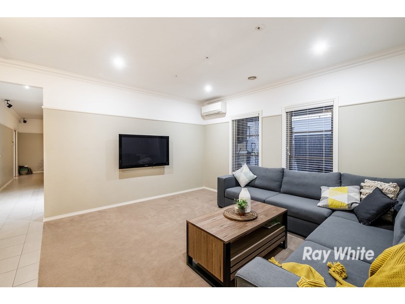 15 Ben Hall Street, Cranbourne East VIC 3977