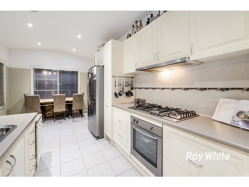 15 Ben Hall Street, Cranbourne East VIC 3977