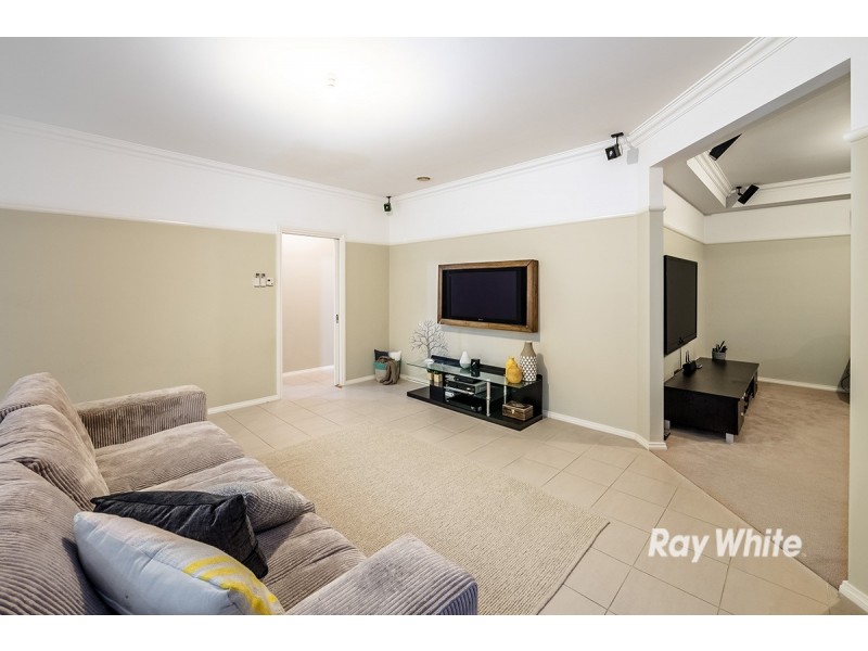 15 Ben Hall Street, Cranbourne East VIC 3977