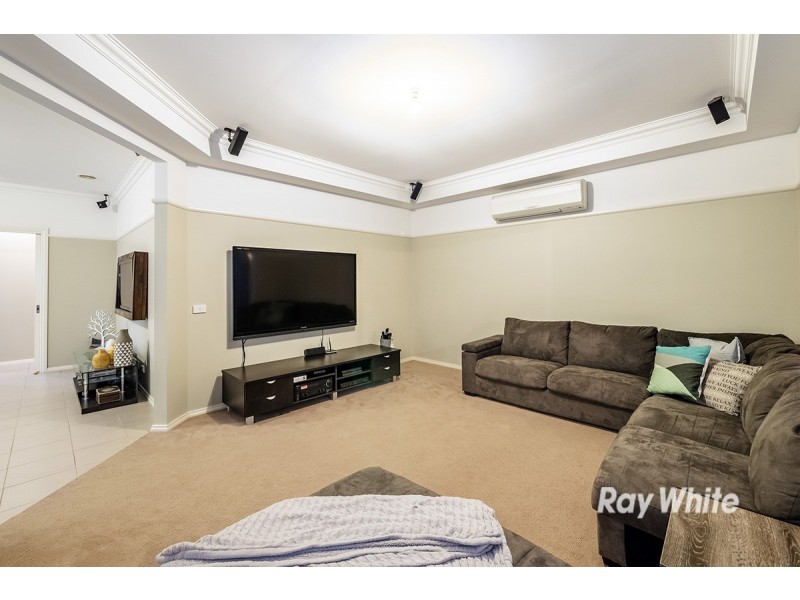 15 Ben Hall Street, Cranbourne East VIC 3977