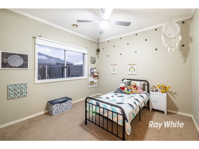 15 Ben Hall Street, Cranbourne East VIC 3977