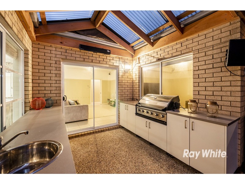 15 Ben Hall Street, Cranbourne East VIC 3977