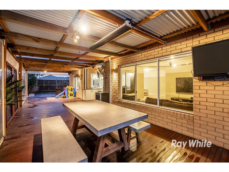 15 Ben Hall Street, Cranbourne East VIC 3977