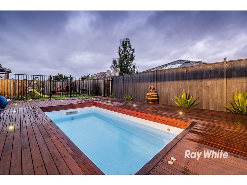 15 Ben Hall Street, Cranbourne East VIC 3977