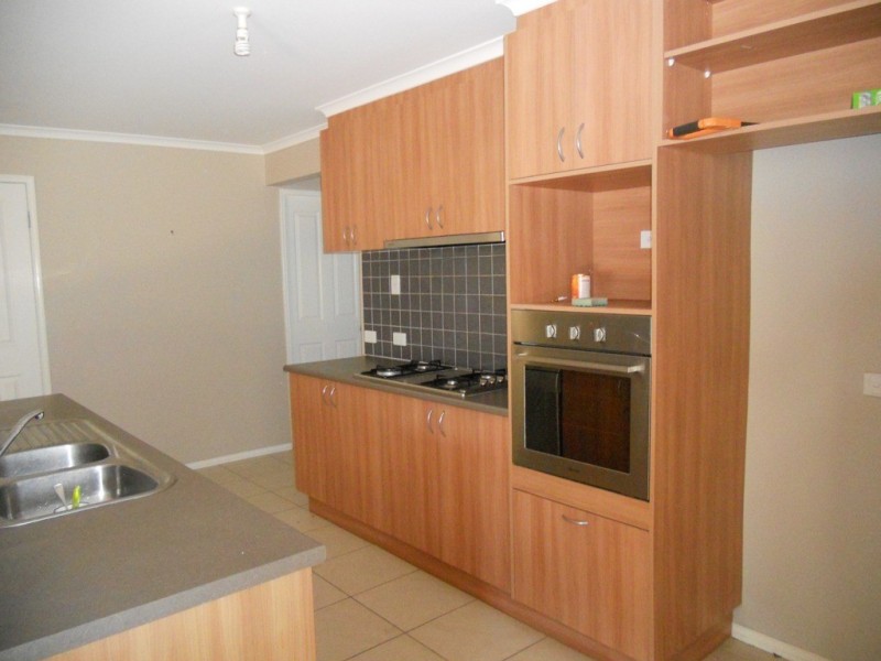 10 Formby Place, Cranbourne South VIC 3977