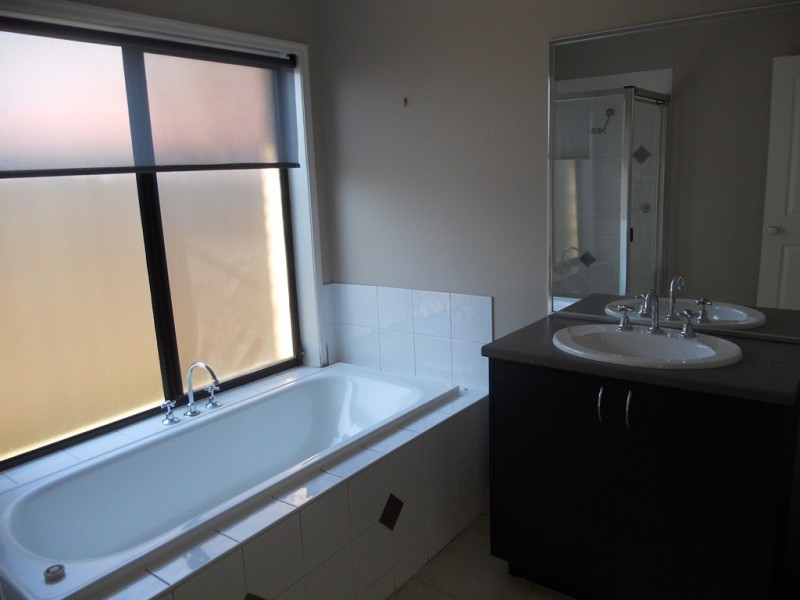 10 Formby Place, Cranbourne South VIC 3977