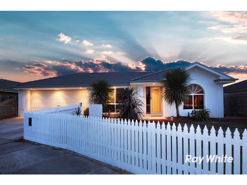 9 Helmsdale Court, Cranbourne West VIC 3977
