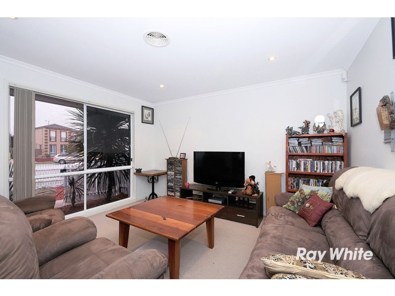 9 Helmsdale Court, Cranbourne West VIC 3977