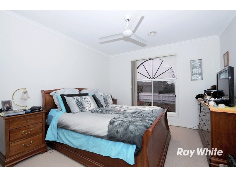 9 Helmsdale Court, Cranbourne West VIC 3977