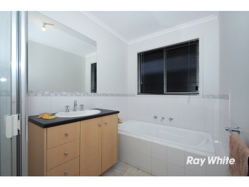 9 Helmsdale Court, Cranbourne West VIC 3977