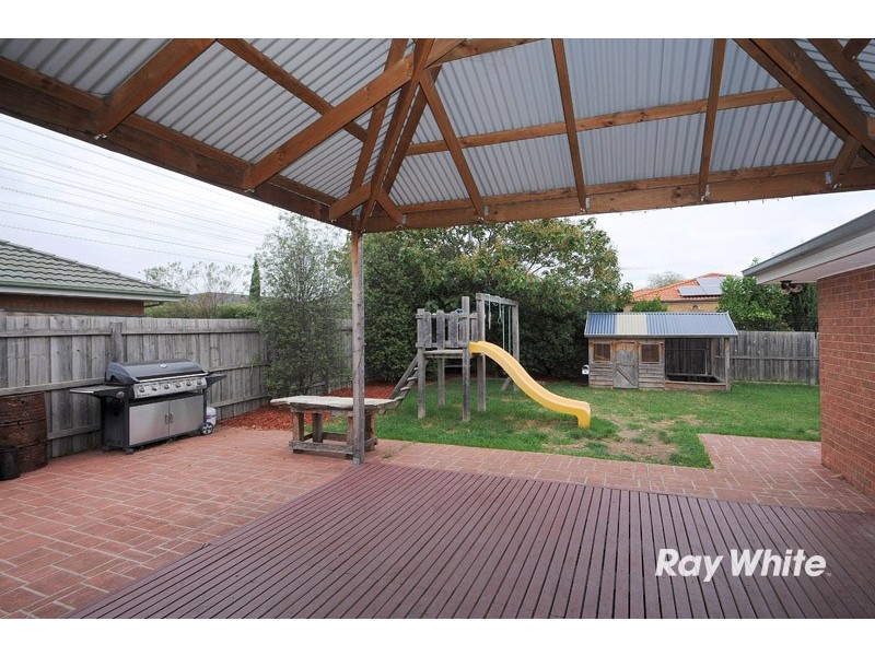 9 Helmsdale Court, Cranbourne West VIC 3977