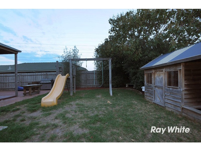 9 Helmsdale Court, Cranbourne West VIC 3977