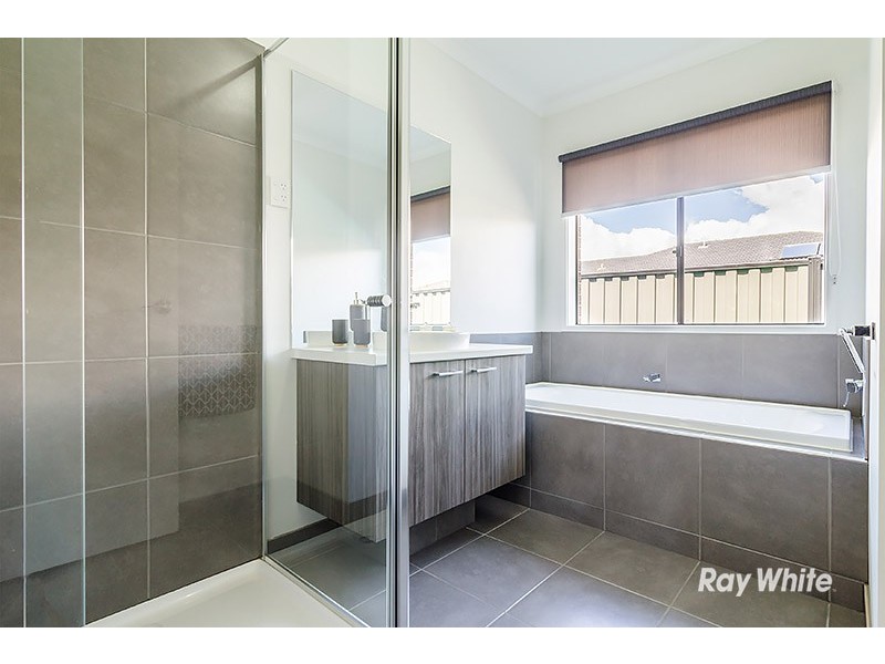 20 Forest Drive, Clyde North VIC 3978