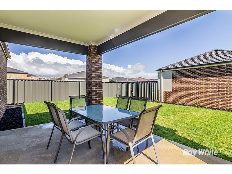 20 Forest Drive, Clyde North VIC 3978