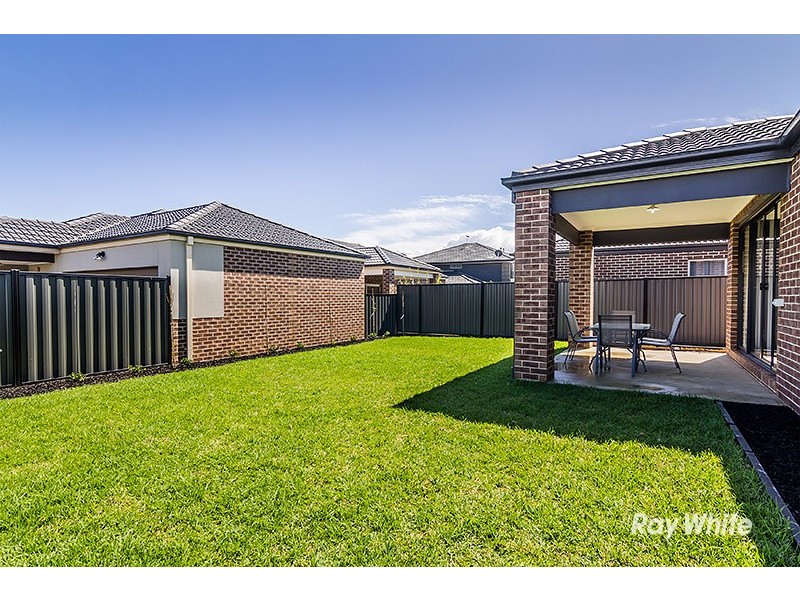 20 Forest Drive, Clyde North VIC 3978