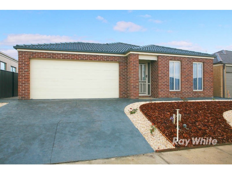 12 Hanoverian Street, Clyde North VIC 3978