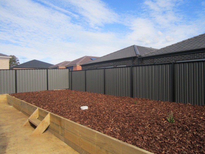 12 Hanoverian Street, Clyde North VIC 3978