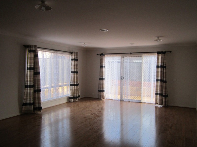 12 Hanoverian Street, Clyde North VIC 3978