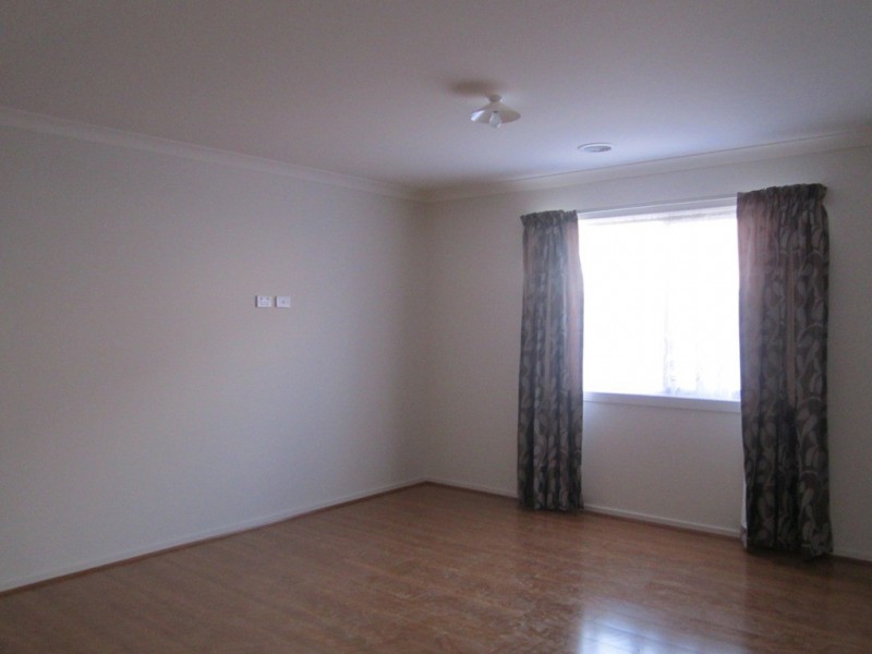 12 Hanoverian Street, Clyde North VIC 3978