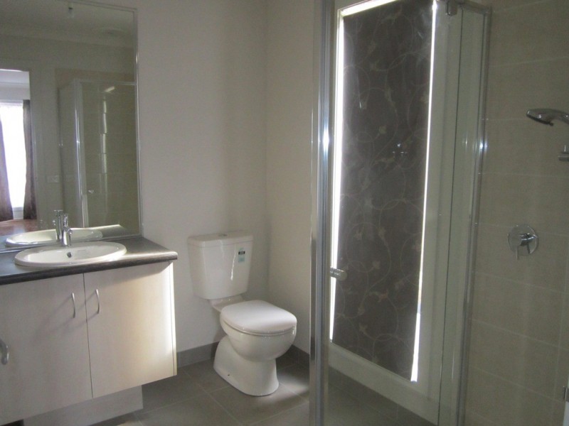 12 Hanoverian Street, Clyde North VIC 3978