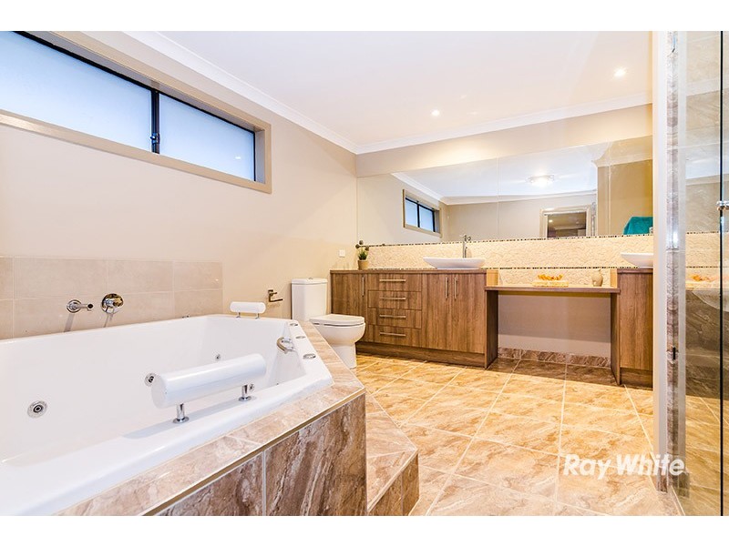 14 Carinya Court, Cranbourne North VIC 3977