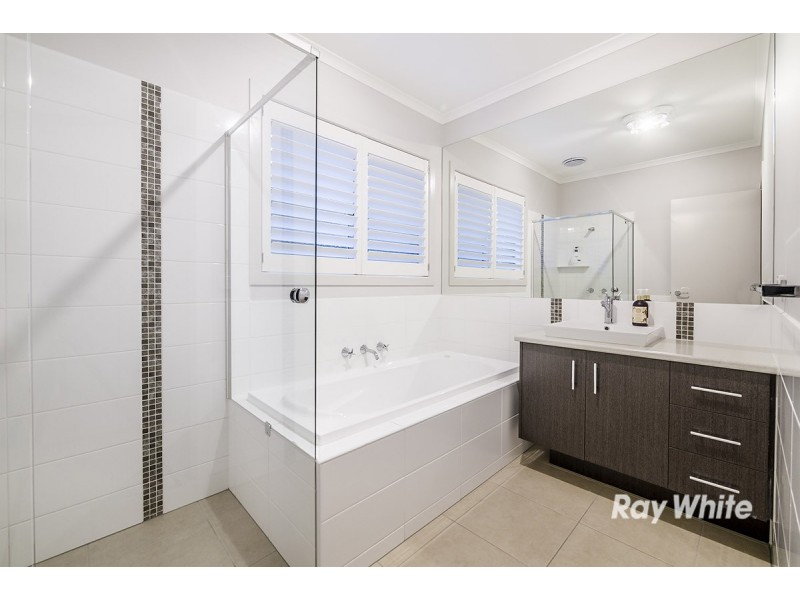 31 Merritt Avenue, Cranbourne West VIC 3977