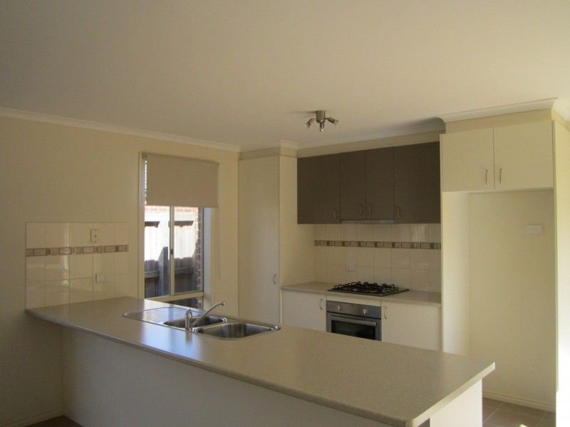 4 Maybush Lane, Cranbourne VIC 3977