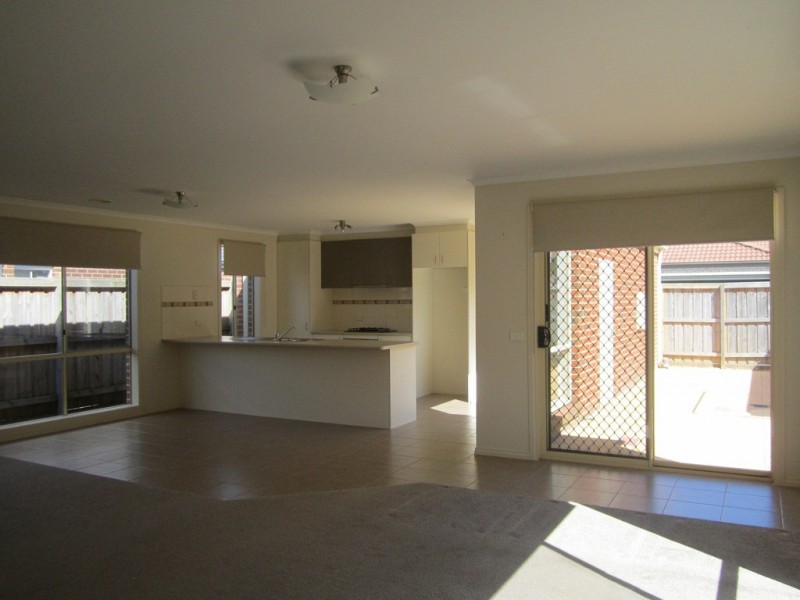 4 Maybush Lane, Cranbourne VIC 3977